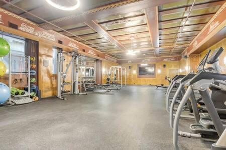 Cozysuites - 2Br With Direct Skybridge Access #1 Indianapolis Bagian luar foto
