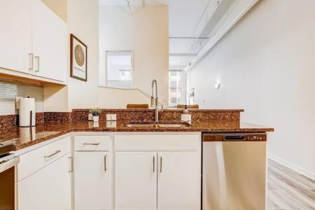 Cozysuites - 2Br With Direct Skybridge Access #1 Indianapolis Bagian luar foto