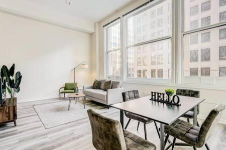 Cozysuites - 2Br With Direct Skybridge Access #1 Indianapolis Bagian luar foto