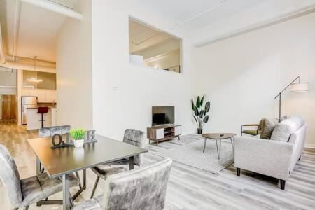 Cozysuites - 2Br With Direct Skybridge Access #1 Indianapolis Bagian luar foto
